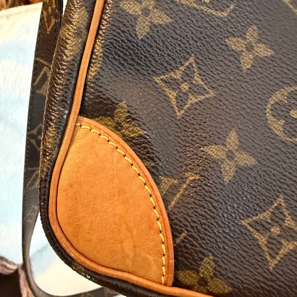 Louis Vuitton Monogram Messenger Bag in Brown and Tan - Picture 5 of 11